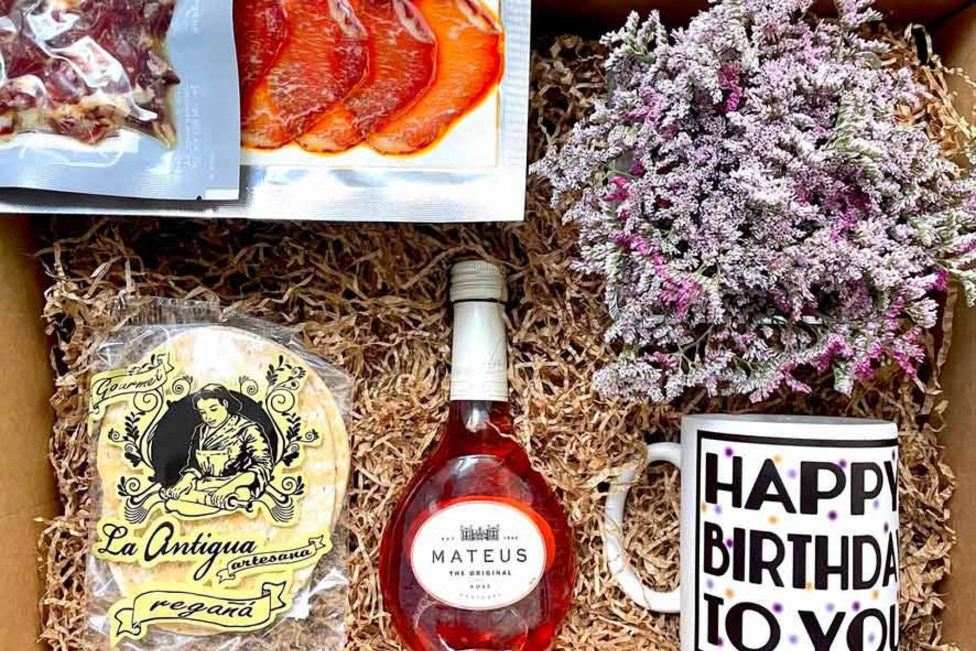 Las flores, el complemento ideal para las cajas gourmet de regalo de Las Flores No Se Comen
