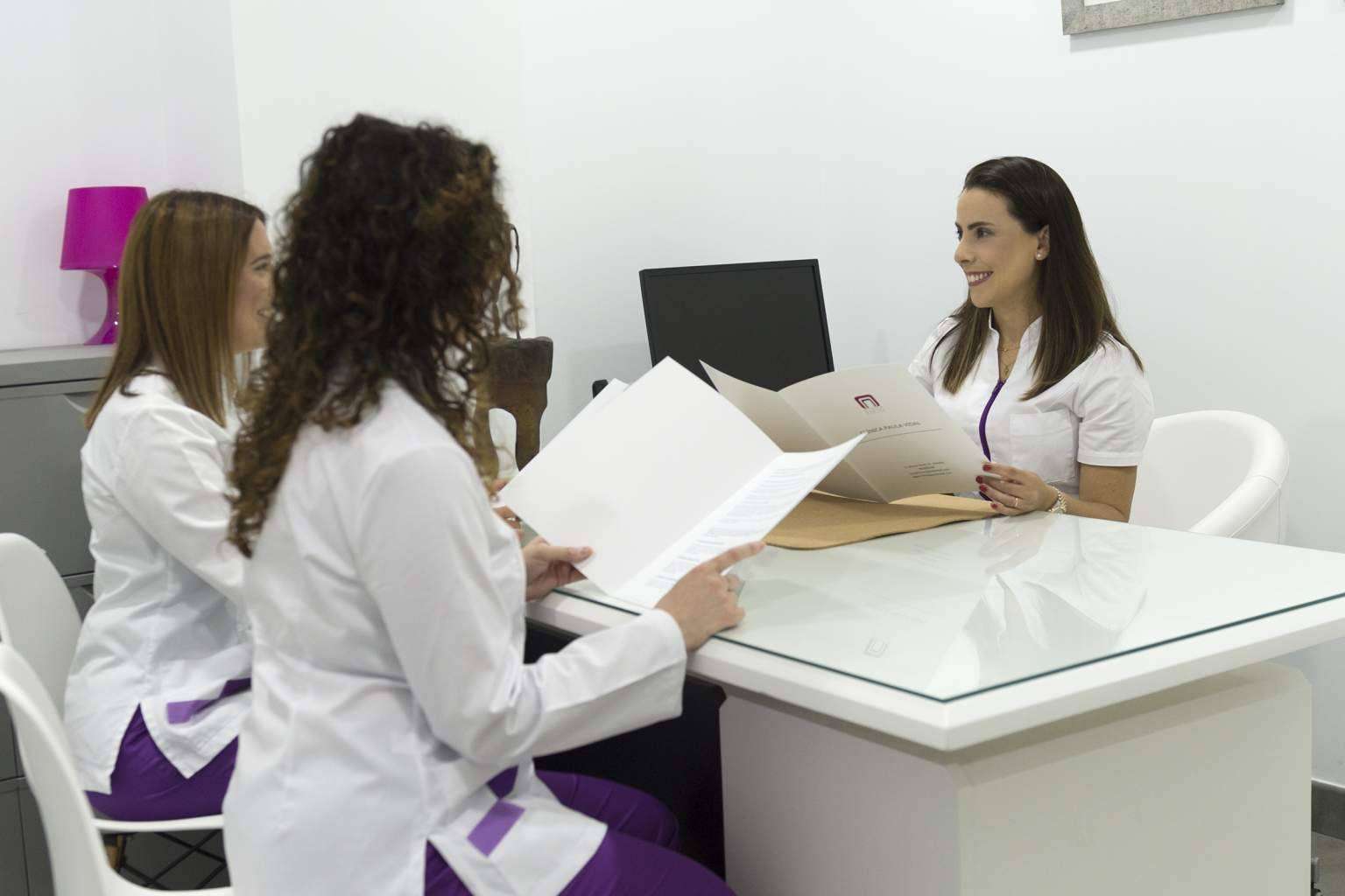 ¿Por qué se debe revisar la salud bucodental regularmente?, por la Clínica Paula Vidal