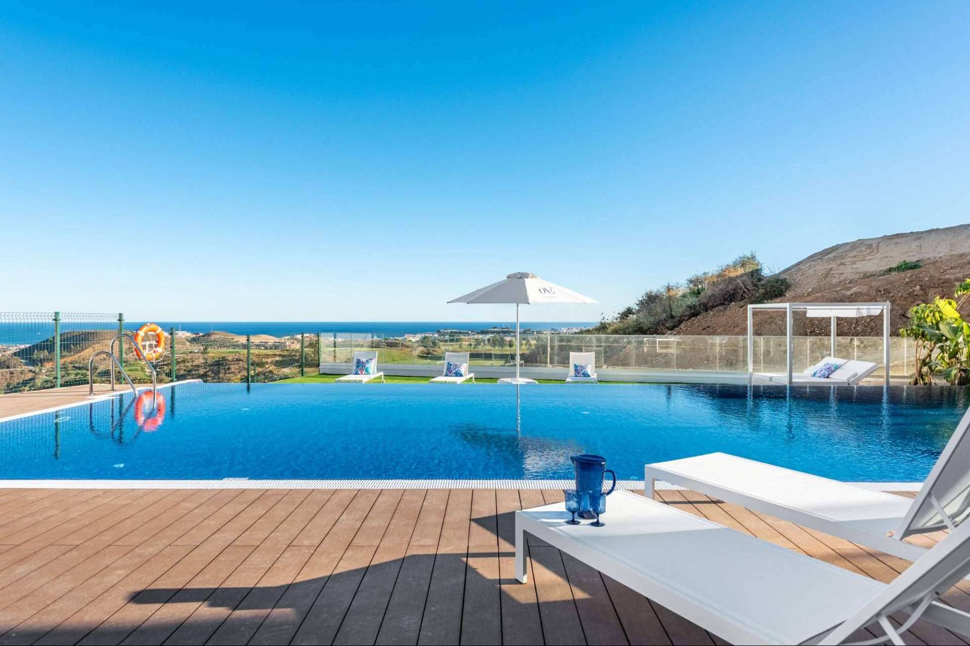 Asesoramiento para adquirir inmuebles en la Costa del Sol, con la ayuda del departamento de promoción y obra nueva de LV Real Estate & Architecture