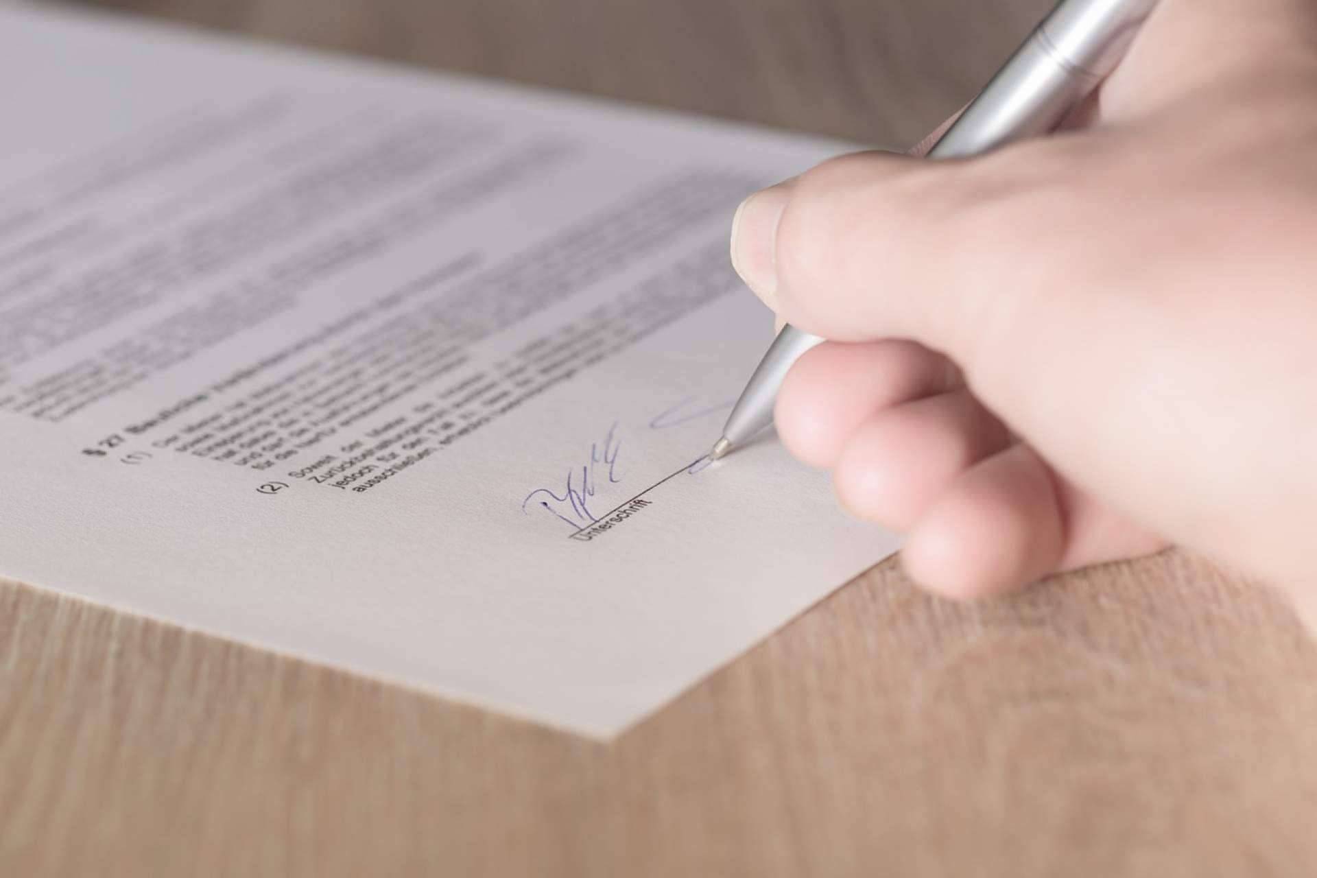 El contrato de arras en la compraventa de oficinas de farmacia, por el equipo de Urbagesa Farmacias
