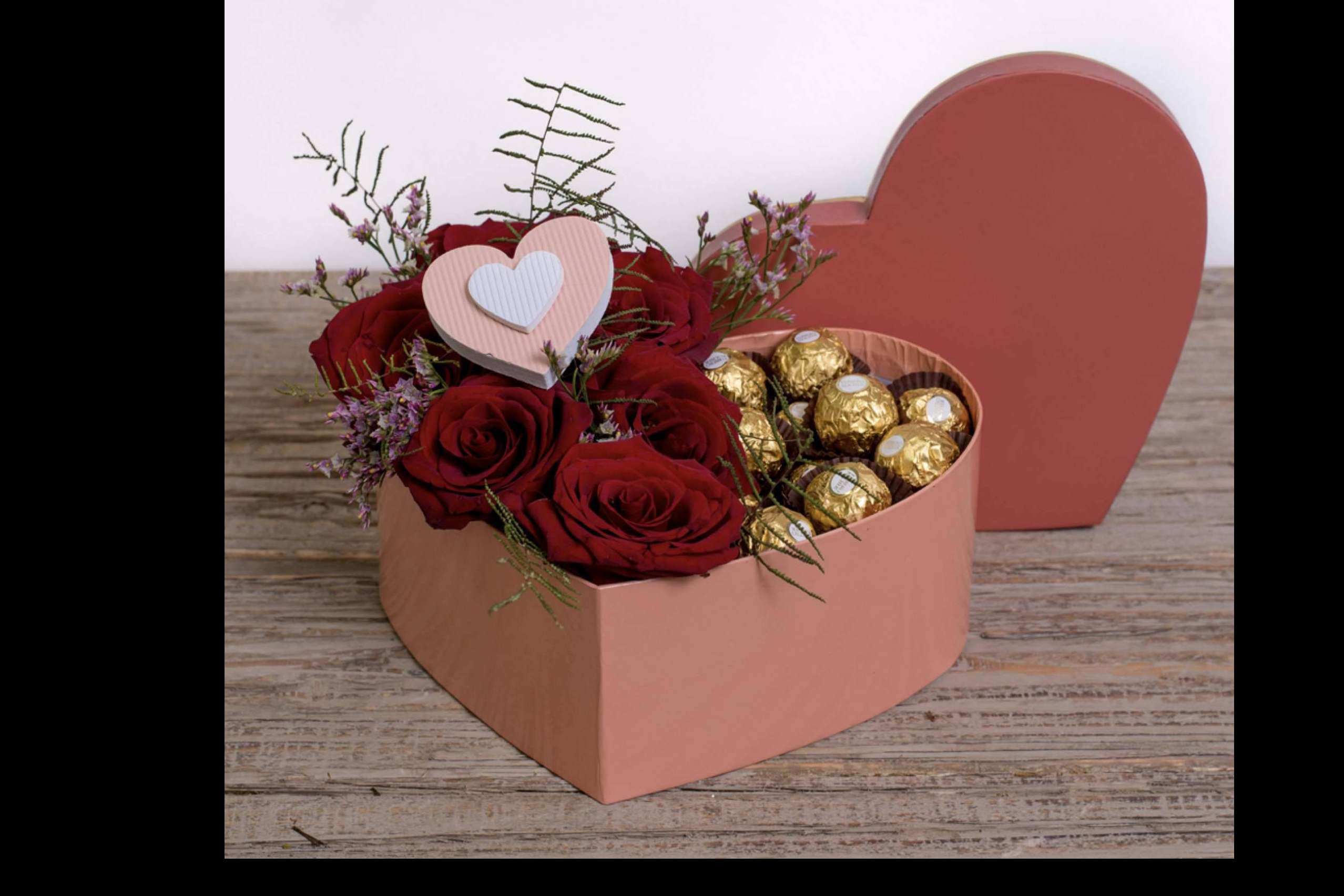 Sorprender a la pareja en el Día de San Valentín con los ramos, cestas y cajas de flores de la floristería Amborella
