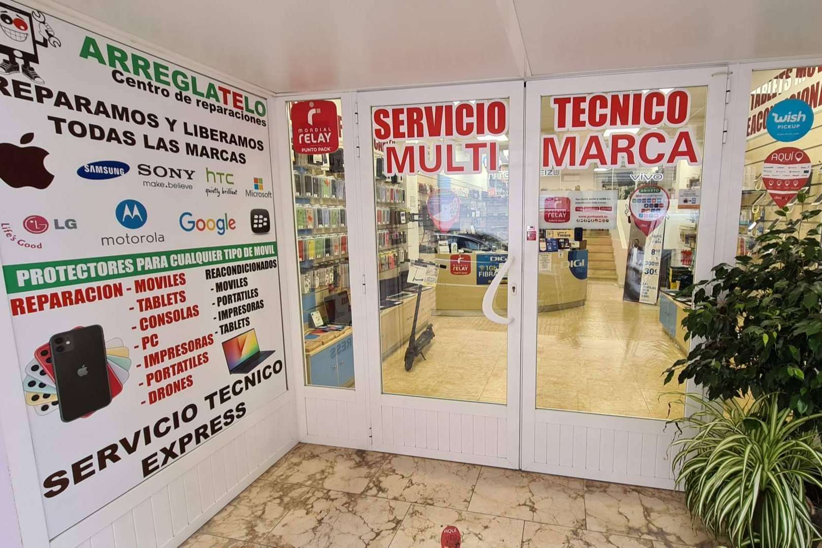 Arréglatelo, la tienda para reparar aparatos electrónicos y para comprar juguetes de última tecnología
