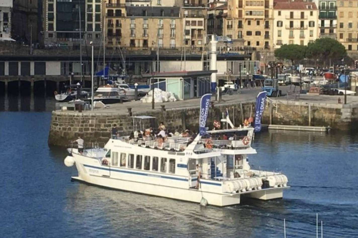 Alquiler en exclusiva para visitar la costa guipuzcoana con Ciudad San Sebastián