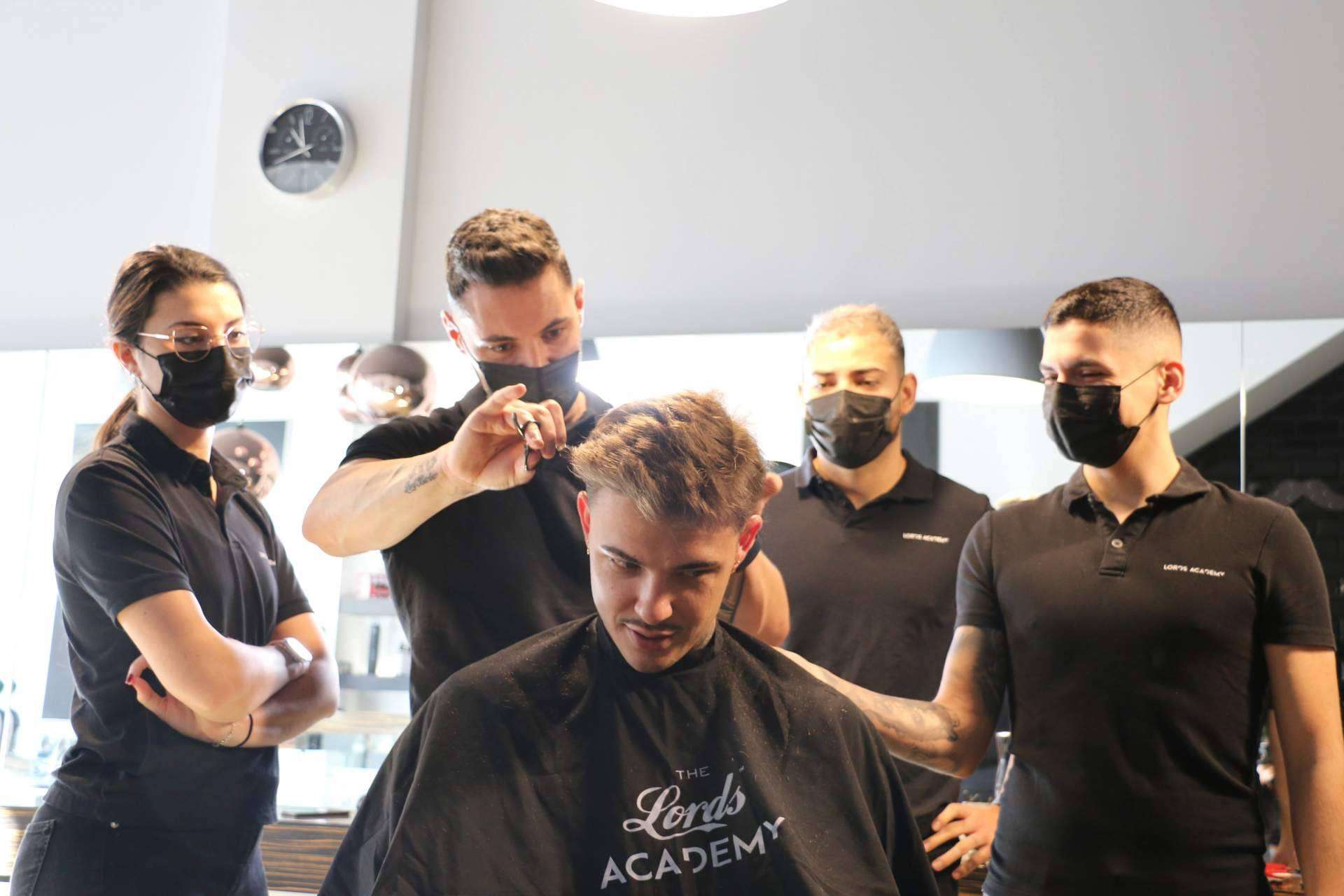 Academia de barbería en Alicante con Lords & Barbers