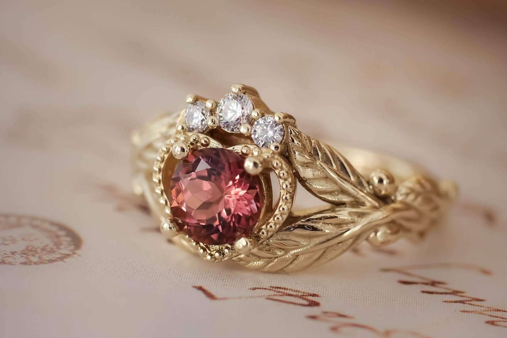 La empresa familiar Eden Garden Jewelry ayuda a encontrar la talla exacta para el anillo de compromiso