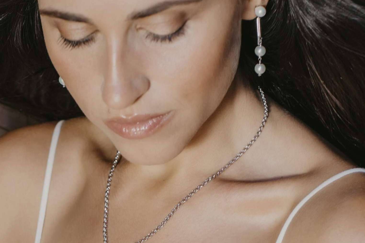 Perlas Orquídea y sus pendientes de perlas, de clásico a tendencia