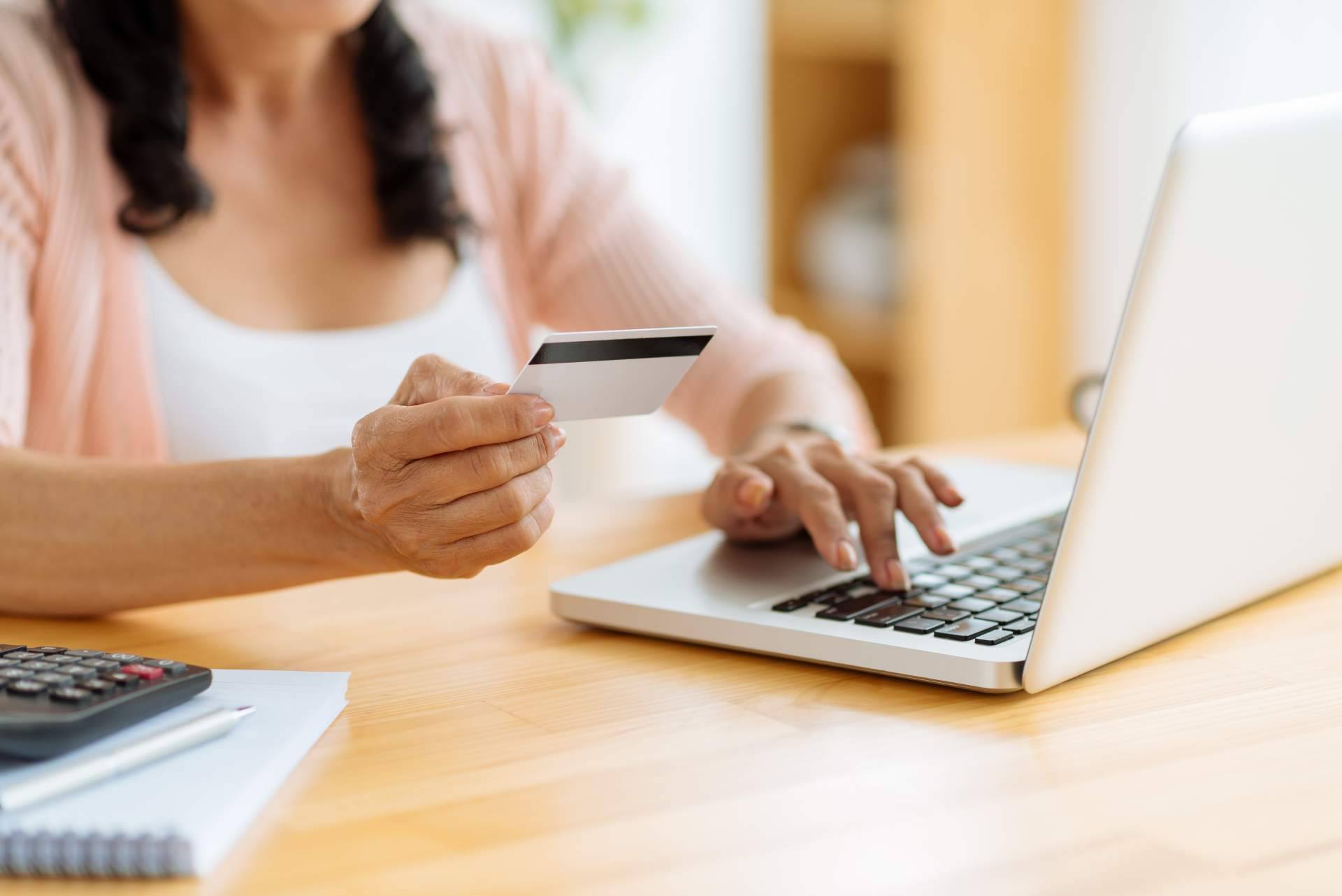 El centro comercial online con descuentos en las primeras marcas es A de Ahorro