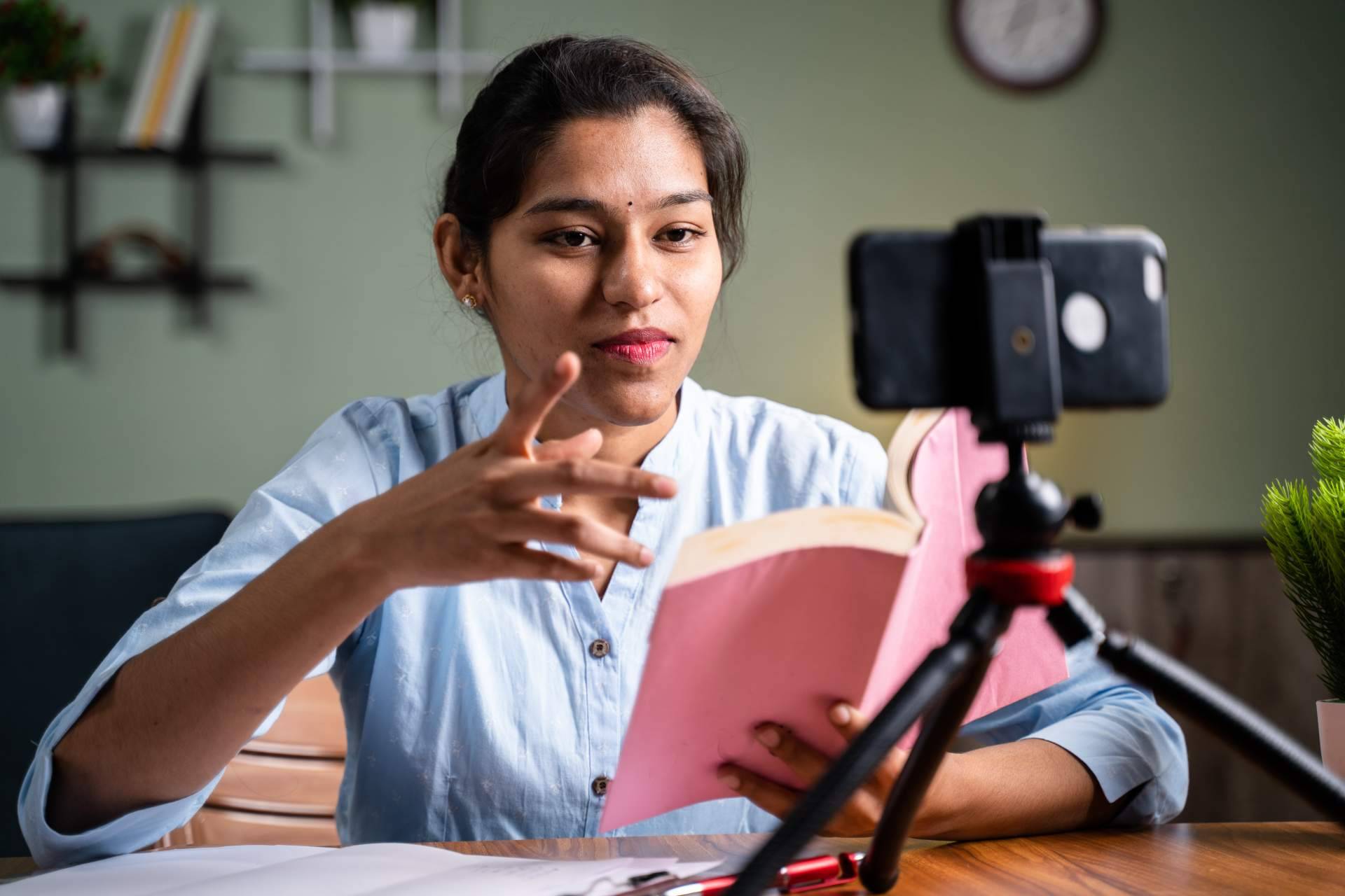 Clases mixtas, presenciales y a través de videoconferencia en las academias