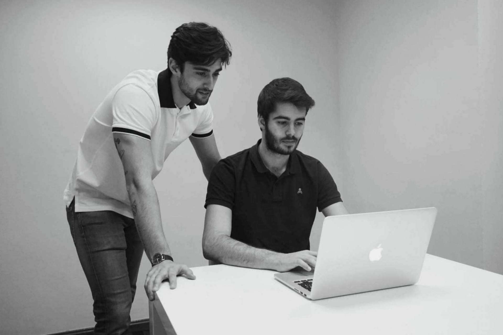Albert Puig Santaulária y Gerard Donat Meseguer, los jóvenes que están detrás de la revolucionaria empresa Help It