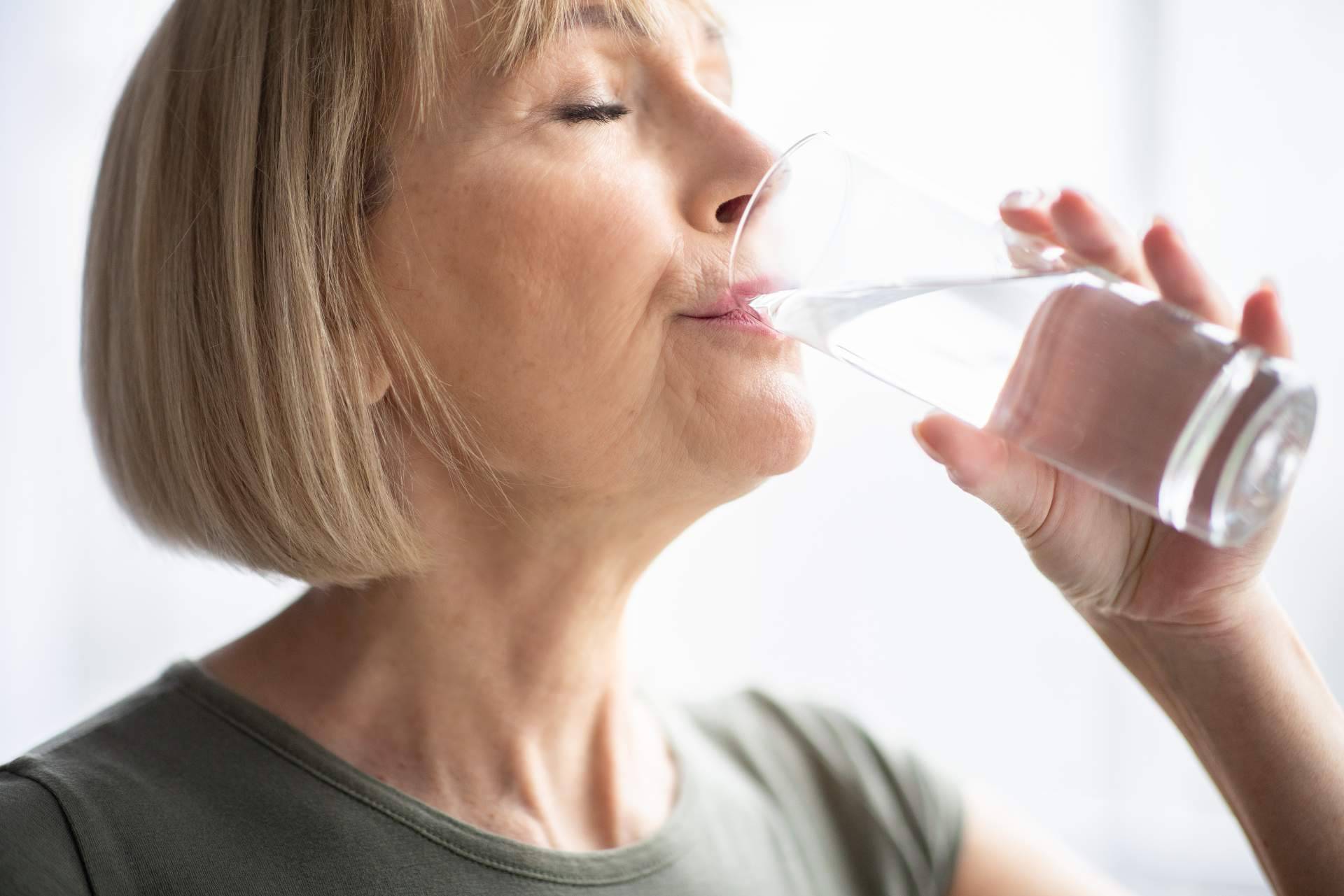 ¿Cómo hidratarse bien en tiempos de COVID-19?, según Atrium Salud