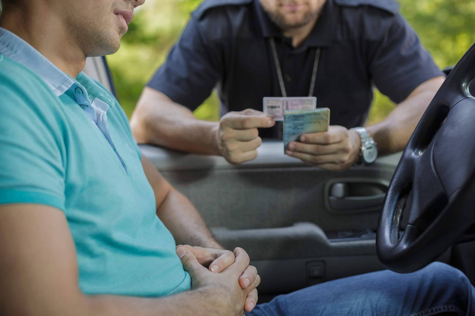 Renovar el carnet de conducir caducado para evitar una multa