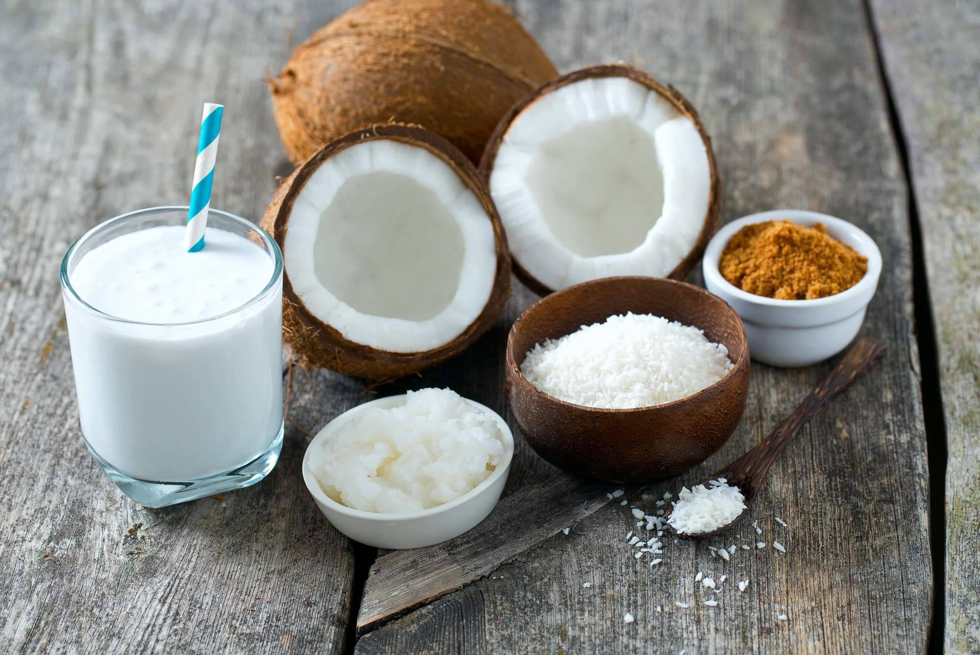 Las propiedades de la leche de coco, la bebida vegetal con la que se pueden hacer recetas saludables