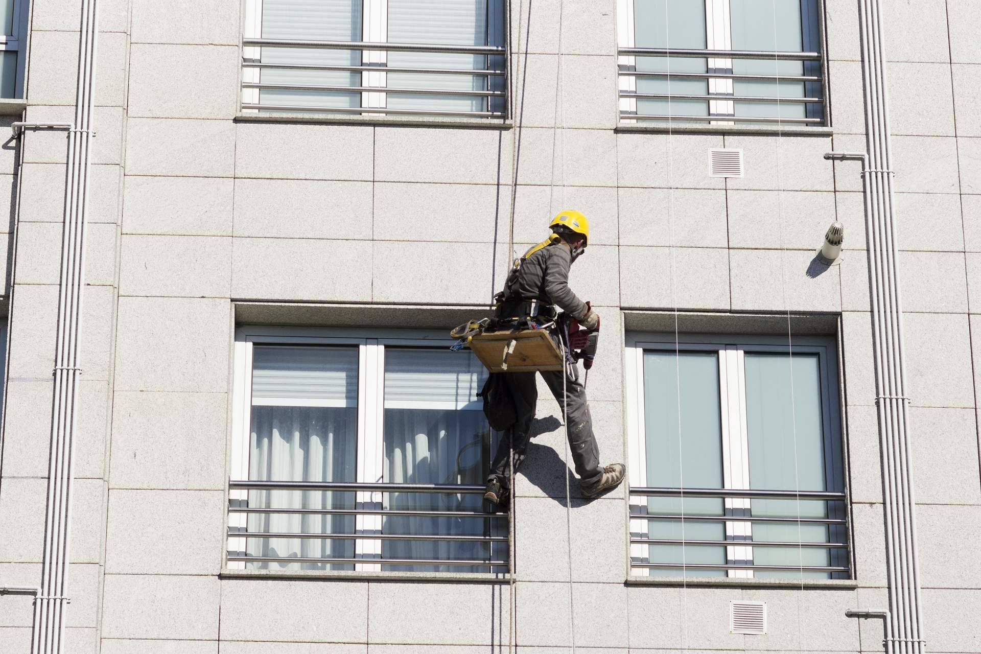 Vertical, Tratamientos y Aplicaciones explica la diferencia entre los trabajos verticales y de altura