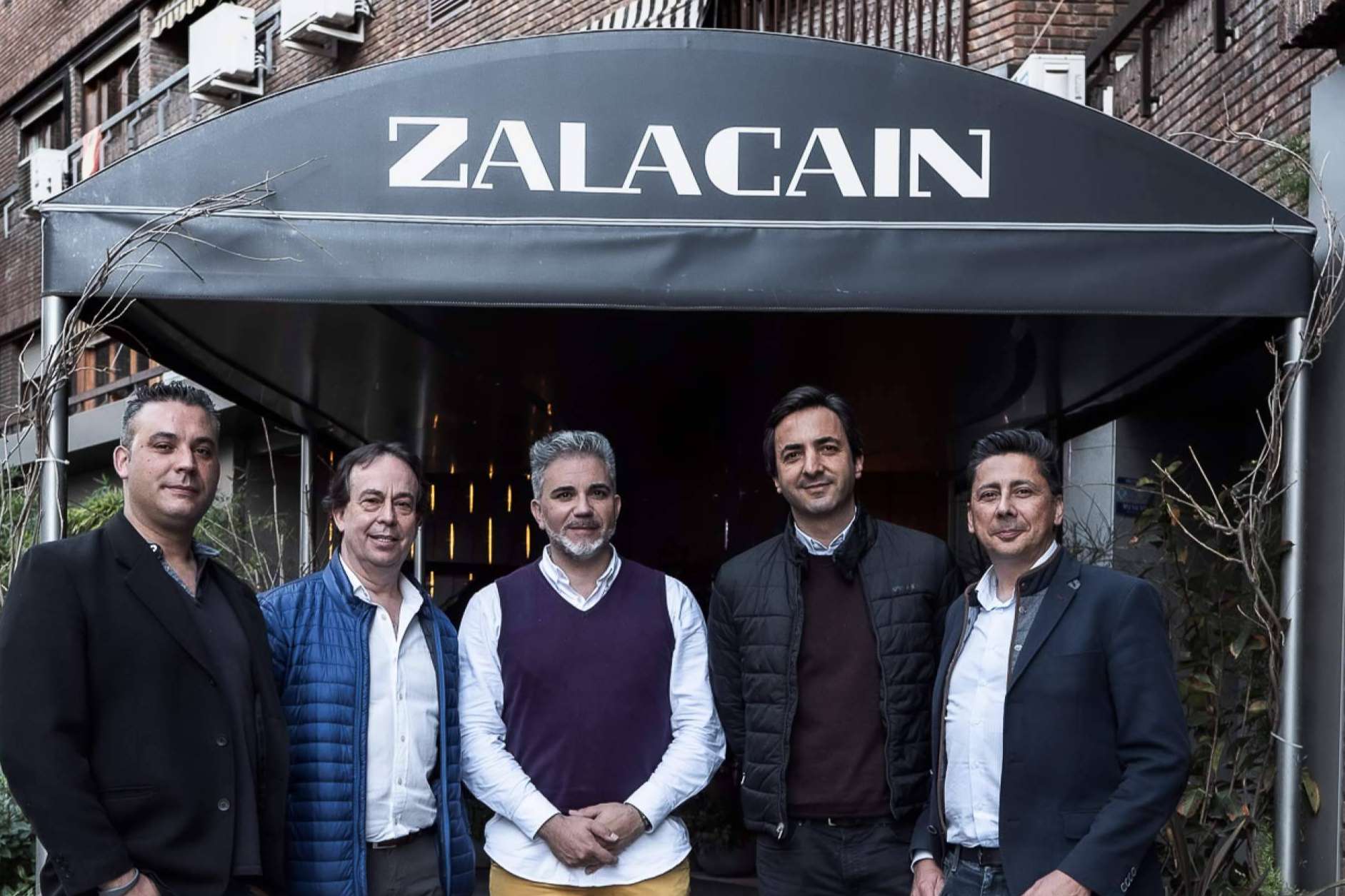La línea de Kachopo King es ofrecida por las enseñas Gambrinus, Cruz Blanca y Oficial Irish Pub