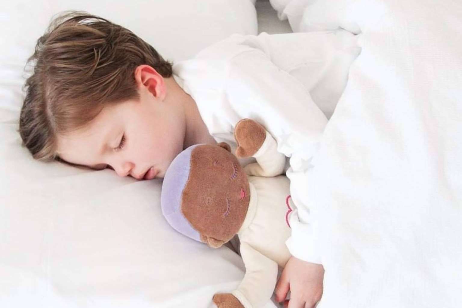 Ayudar a dormir bebés a través de los muñecos Lulla doll