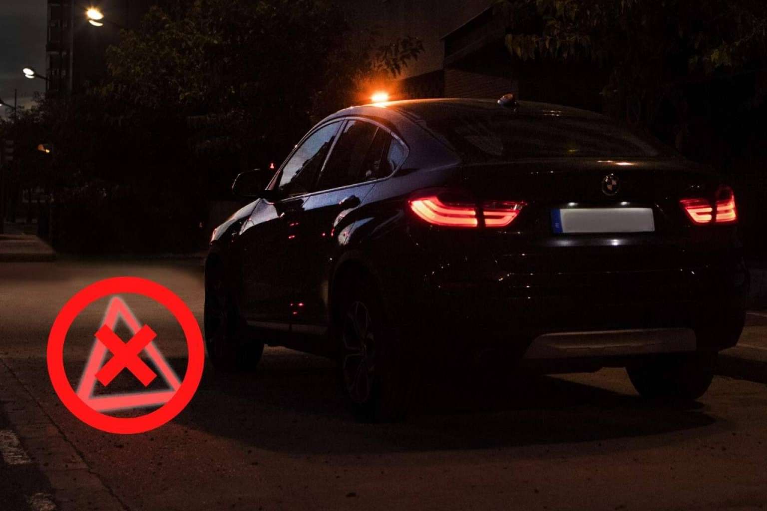 ¿Es obligatoria la nueva luz de emergencia para coche, según la DGT?