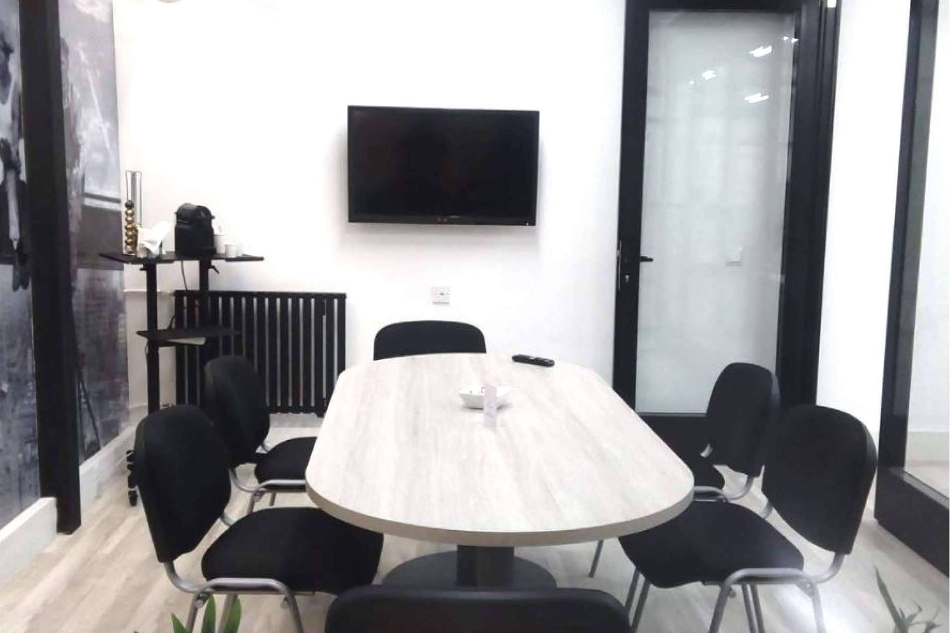 Coworking Bernabéu dispone de despachos privados y salas de reunión