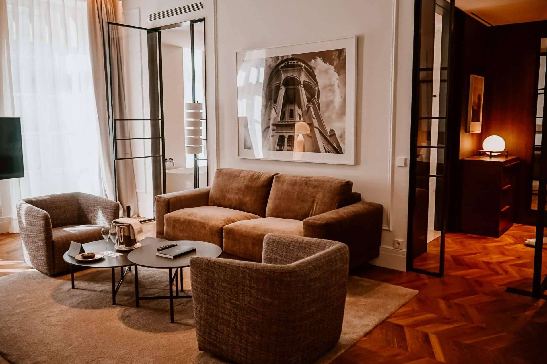 Conocer el Kozmo Luxury Hotel & Spa Budapest desde el punto de vista de la influencer Keilley Lee Marques