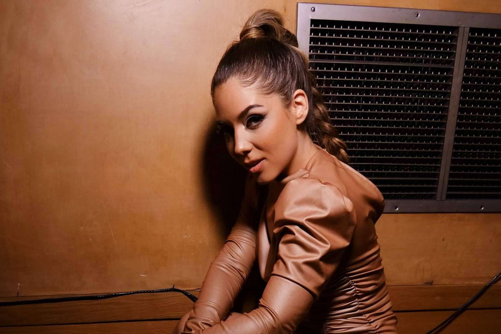Ina Shai presenta la versión en directo de la reciente canción de Adele Oh My God