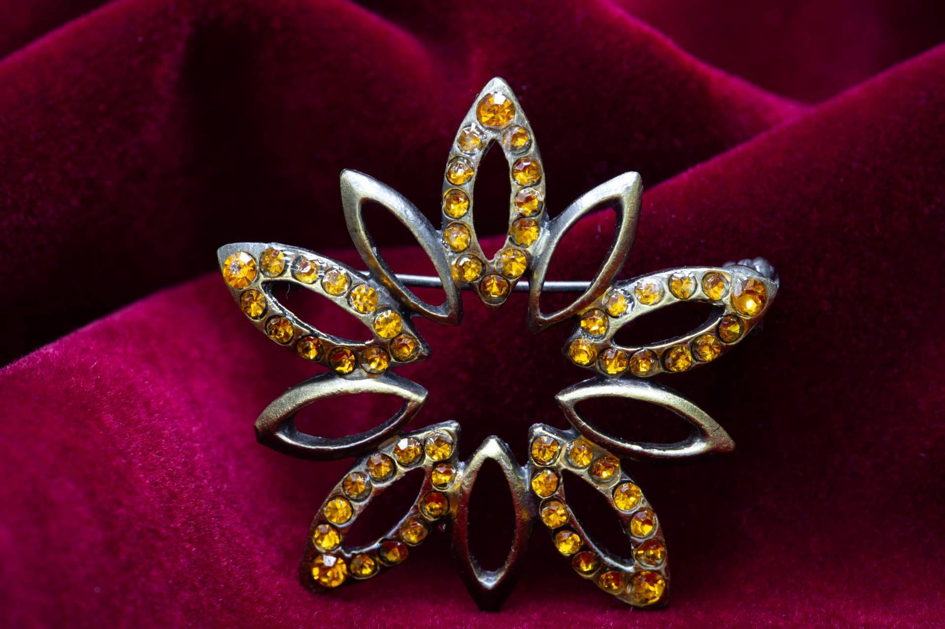 Broche de lujo que se convierte en una auténtica joya, por Aldabón Luxury