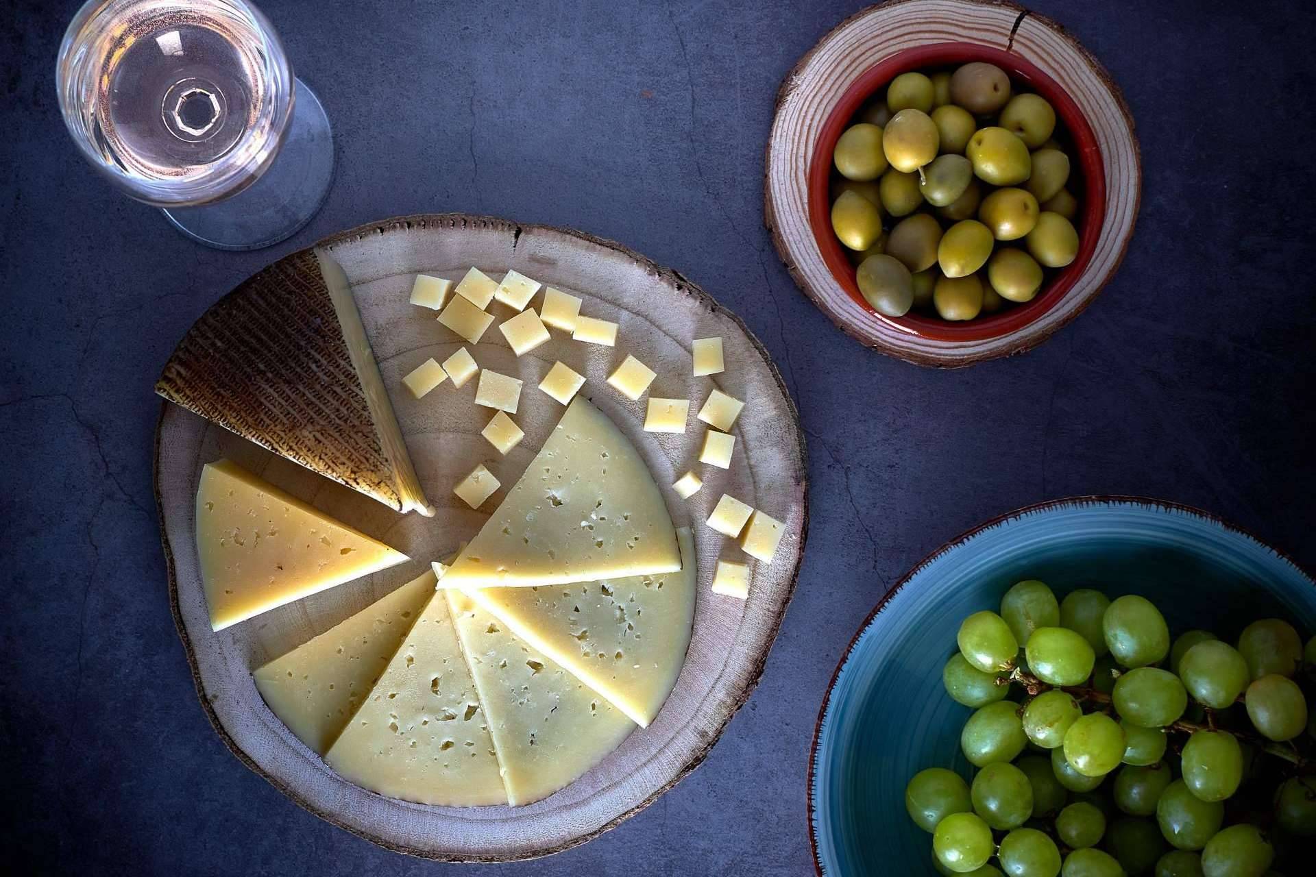 Queso de oveja de excelente calidad disponible online gracias a Exquisitoo