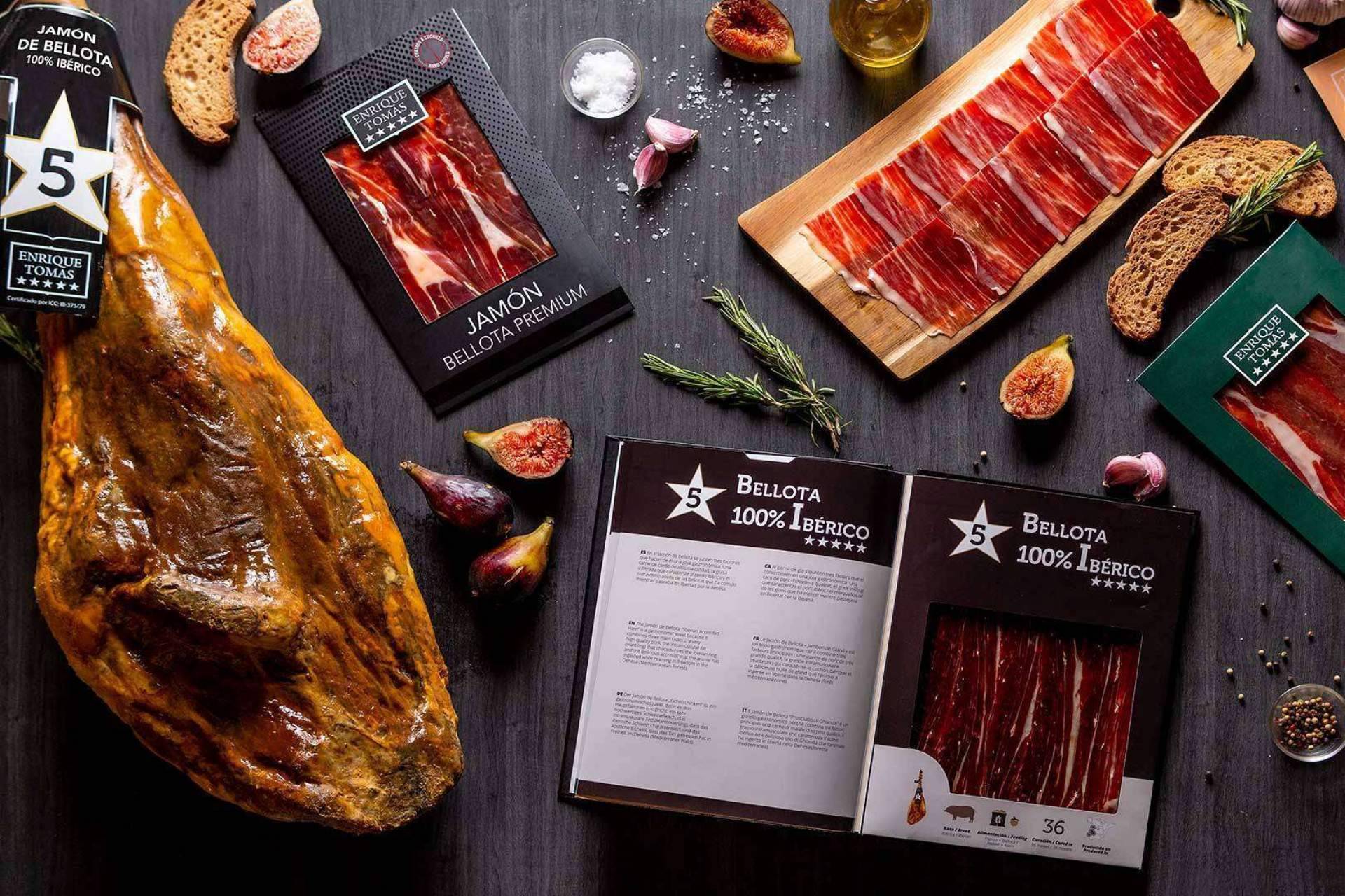 Enrique Tomás, el placer de disfrutar del jamón ibérico entero o loncheado