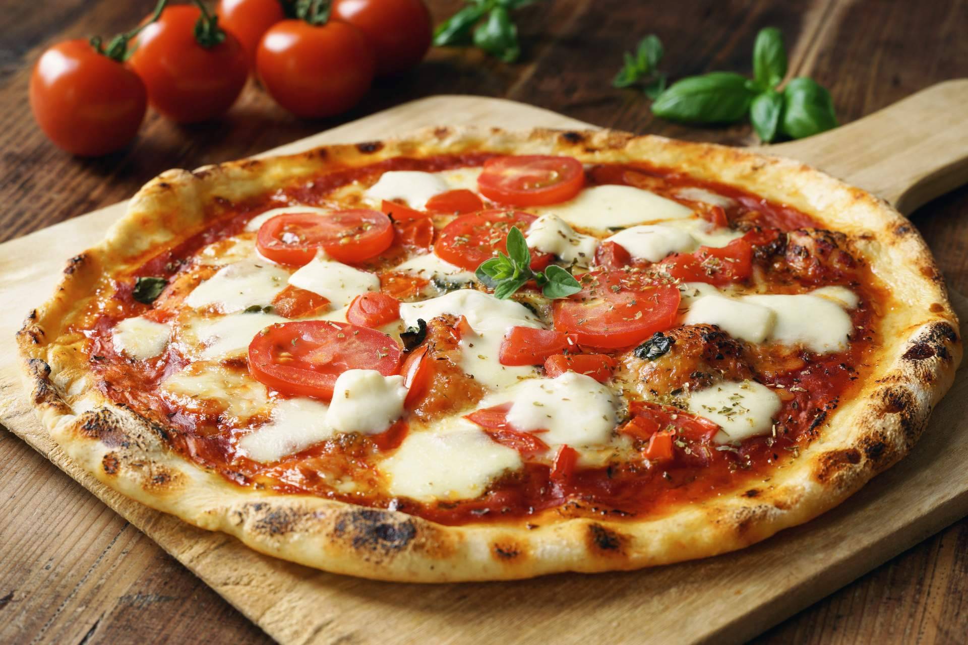 El sabor único del norte al sur de Italia se encuentra en Mozzarella E Basílico