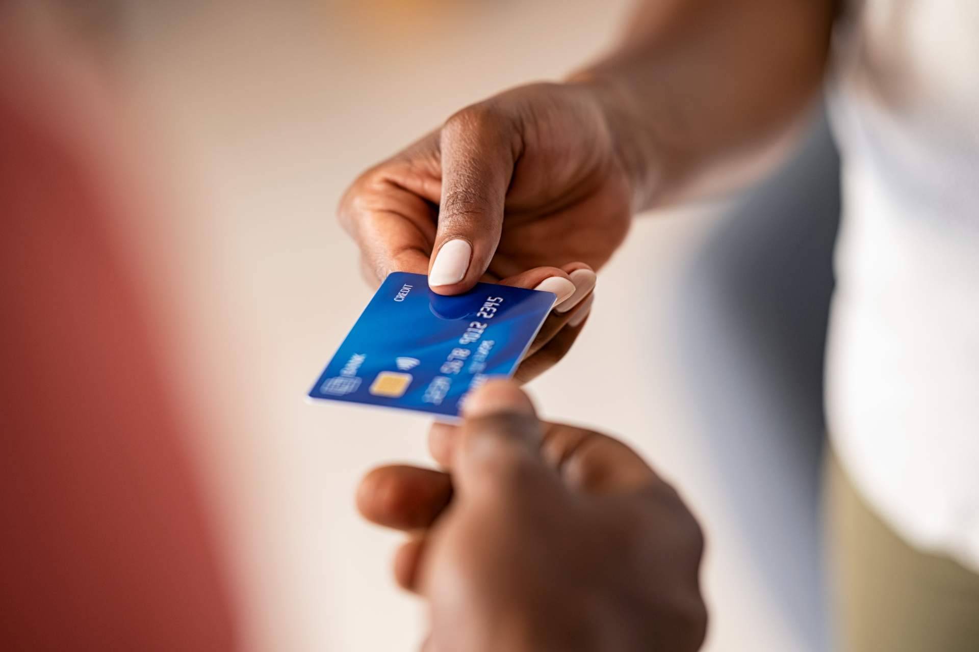 El uso de tarjetas revolving sigue aumentando a pesar de la nulidad de sus intereses
