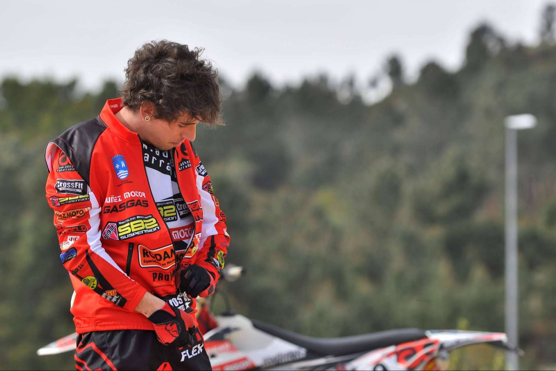 ADHESIVOSEMBARRADOS dispone de chalecos para enduro y motocross