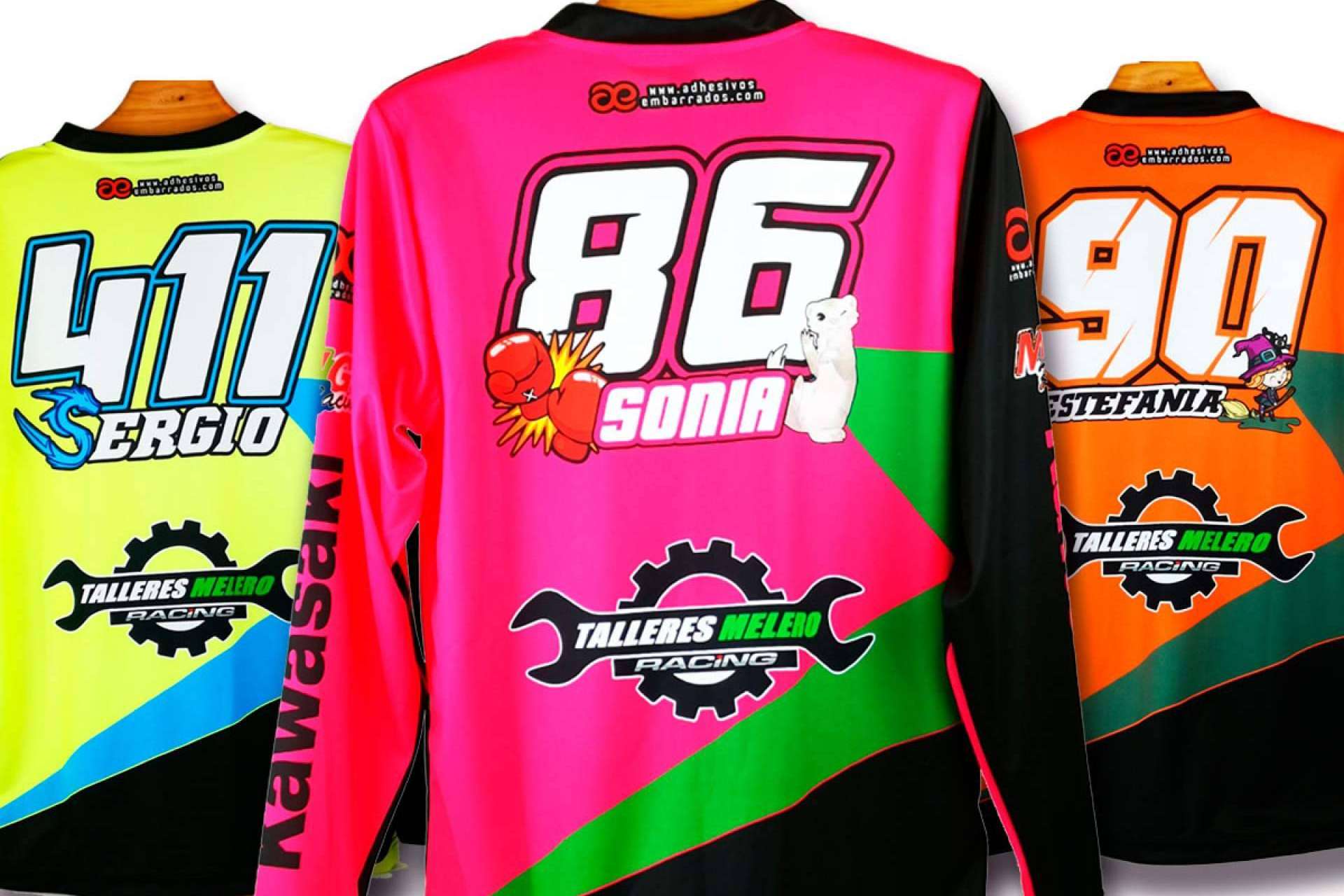 ¿Cómo son las camisetas para motocross personalizadas en ADHESIVOSEMBARRADOS?