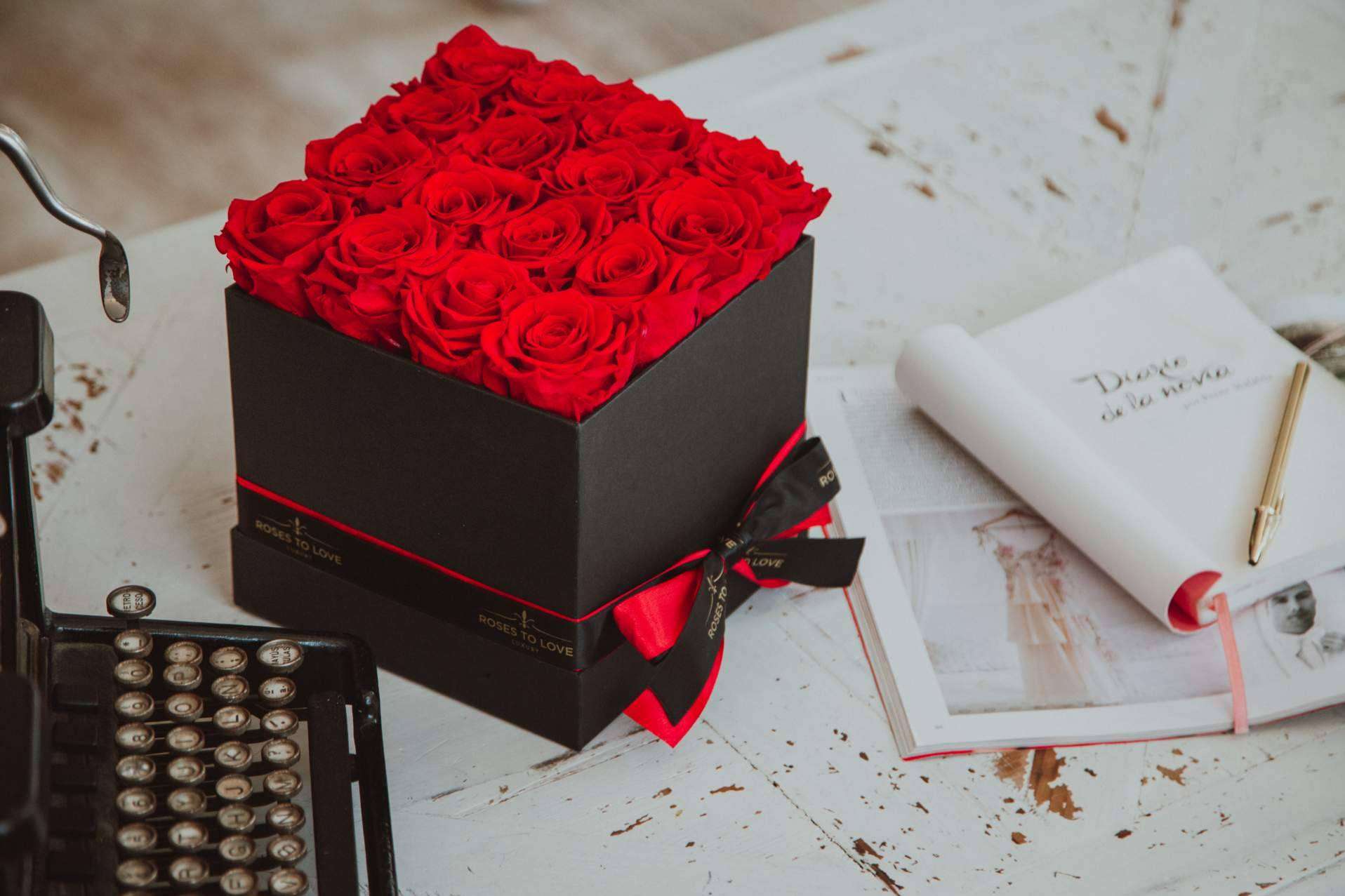 Decorar eventos, comuniones y bodas con las rosas preservadas de ROSES TO LOVE