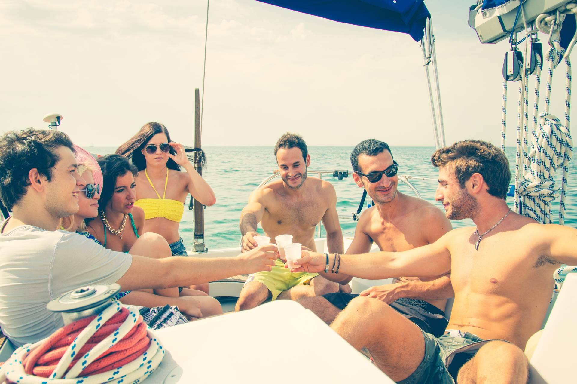 Celebrar una fiesta de despedida de soltero en barco en Valencia