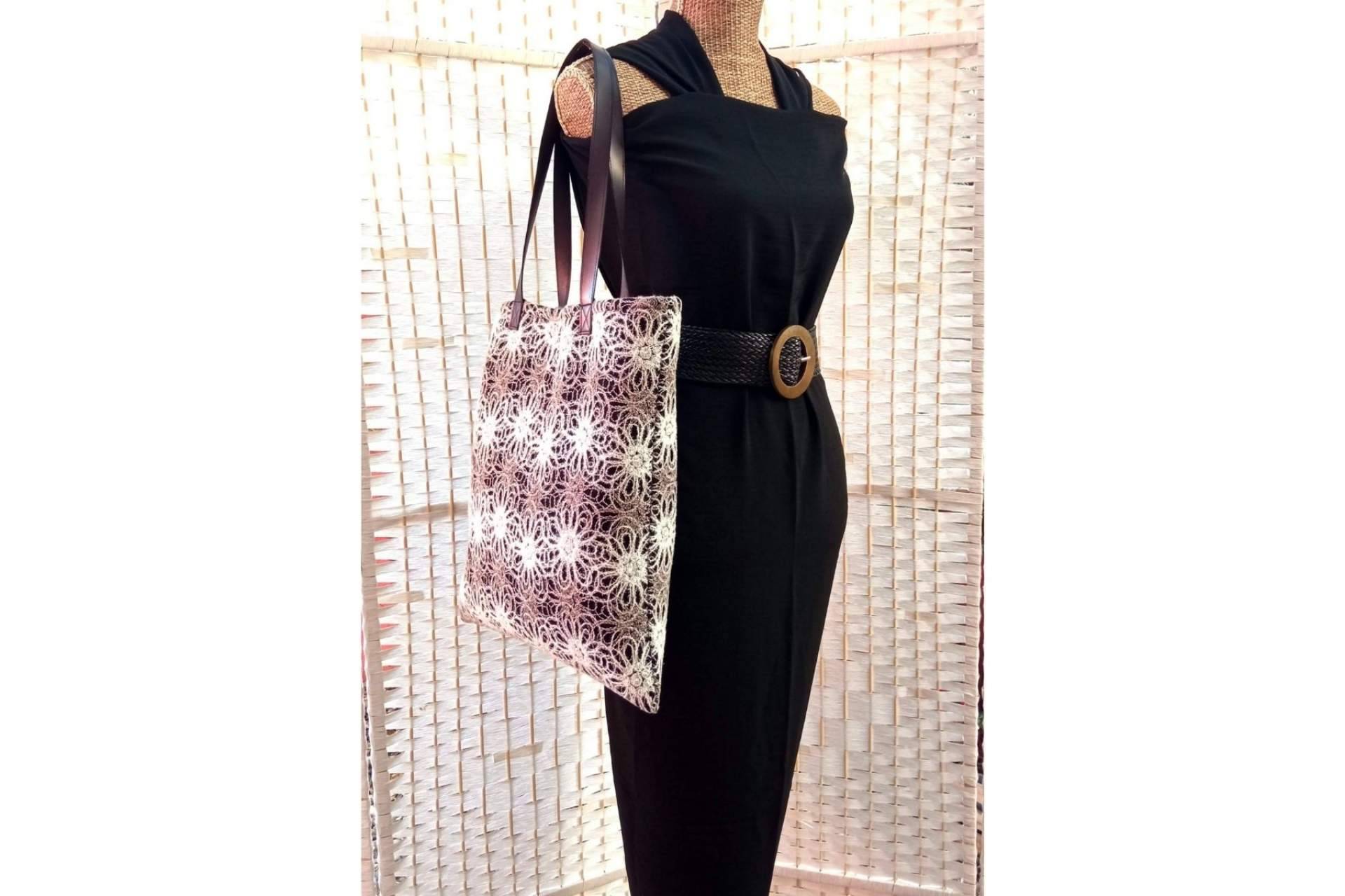 Diseños originales y exclusivos de tote bags para marcar la diferencia, de la mano de Inirt Atelier
