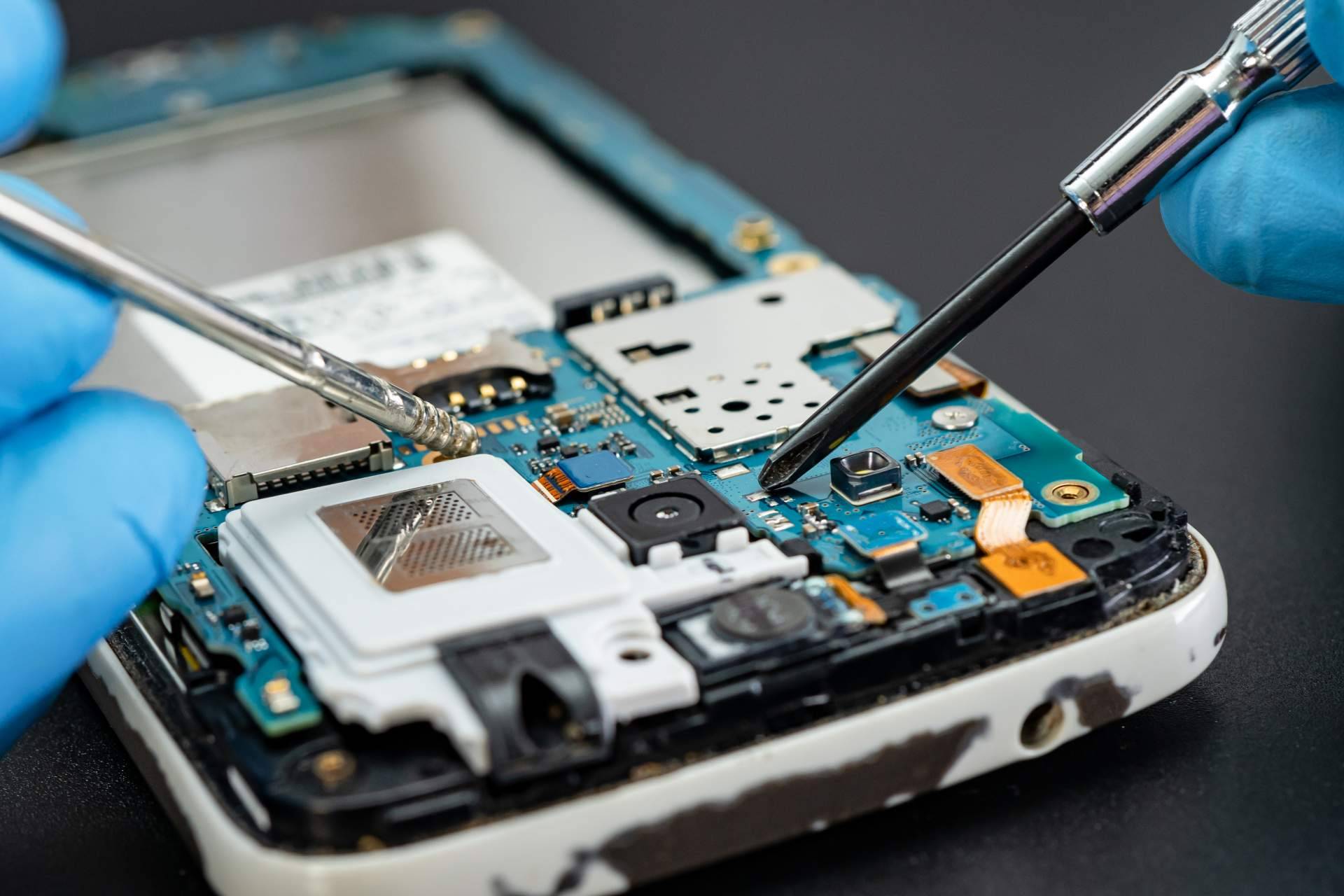 La empresa Reparación iPhone Sevilla ofrece servicios de reparación móviles Sevilla