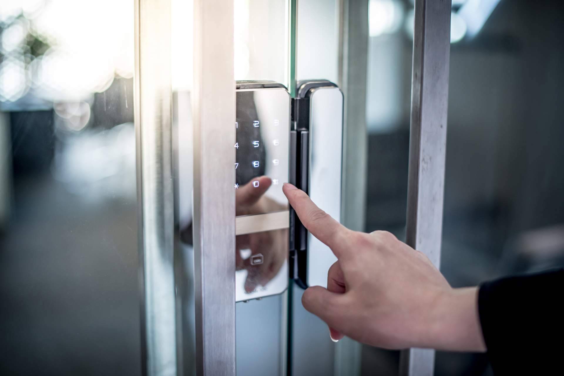 ¿Son realmente las cerraduras electrónicas el futuro para proteger una vivienda?, por Manuel Hernández Cerrajeros