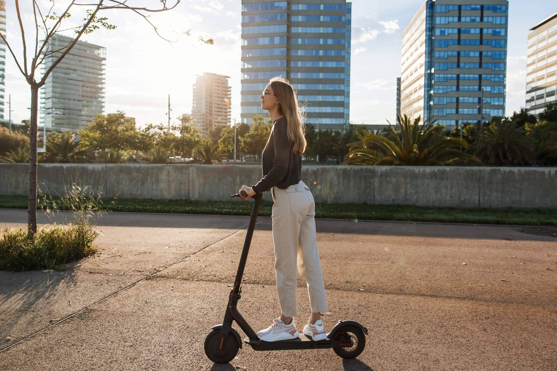 Razones por las cuales alquilar un patinete eléctrico en LYNX Barcelona