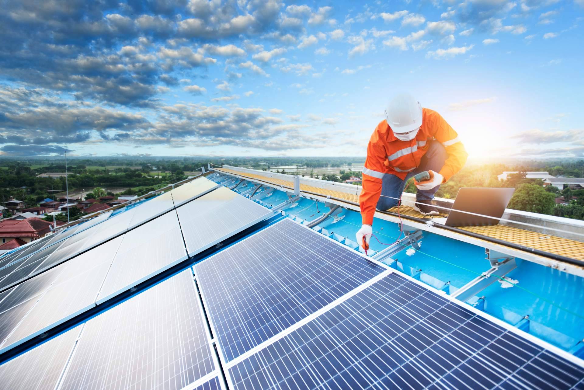 CAVS Energy expone los beneficios de instalar placas solares en el hogar o negocio