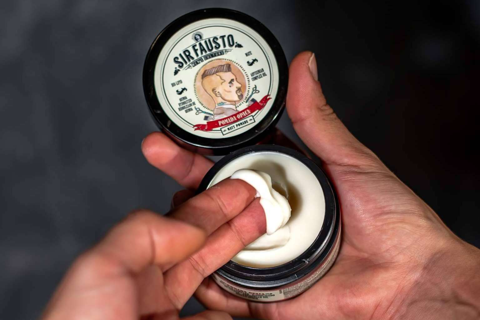 Sir Fausto ofrece, para todo tipo de cabellos, productos de peinado masculino