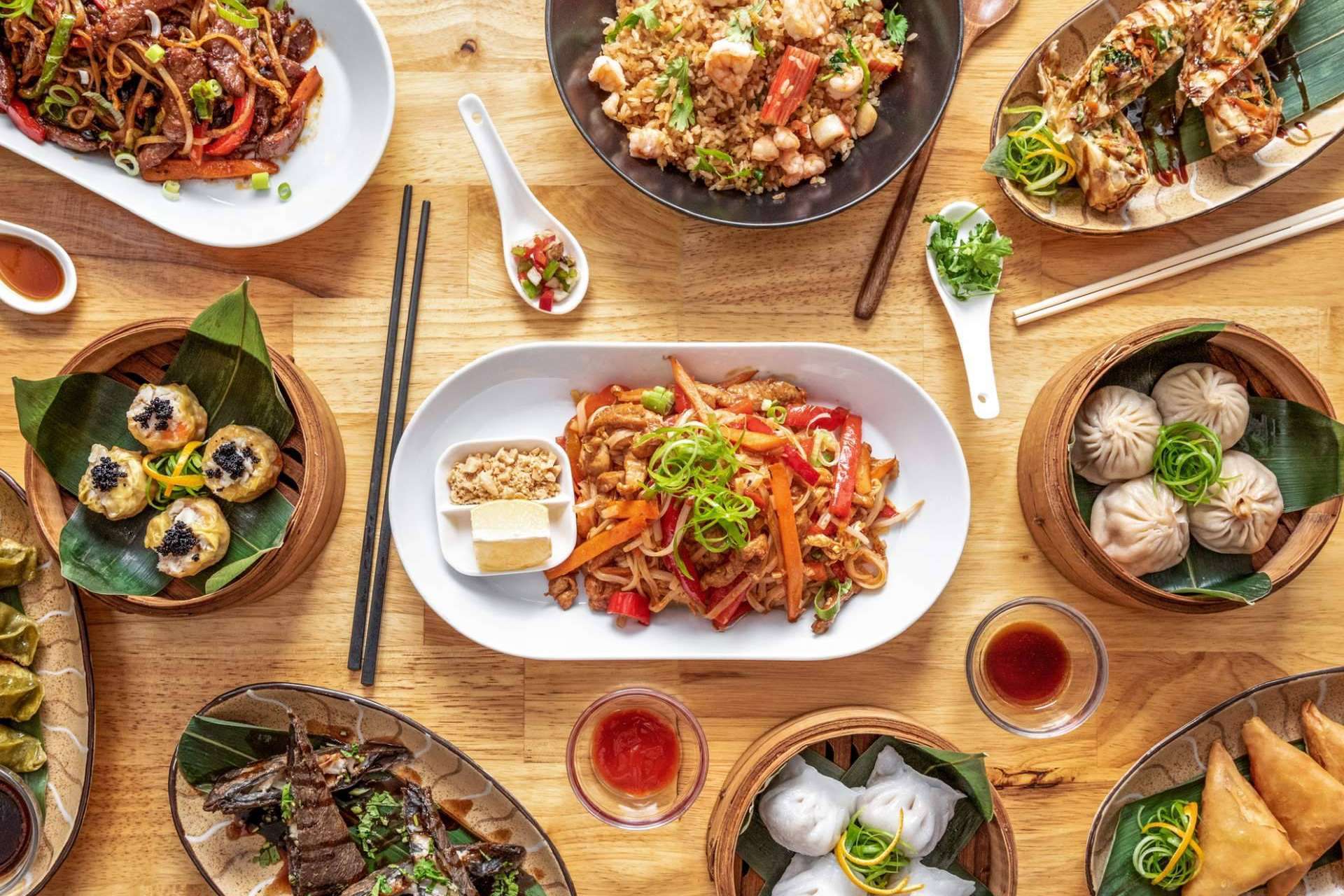 Reservar un pedido online y probar una gran variedad de platos de la comida tradicional china en el restaurante Dim Sum Market Madrid