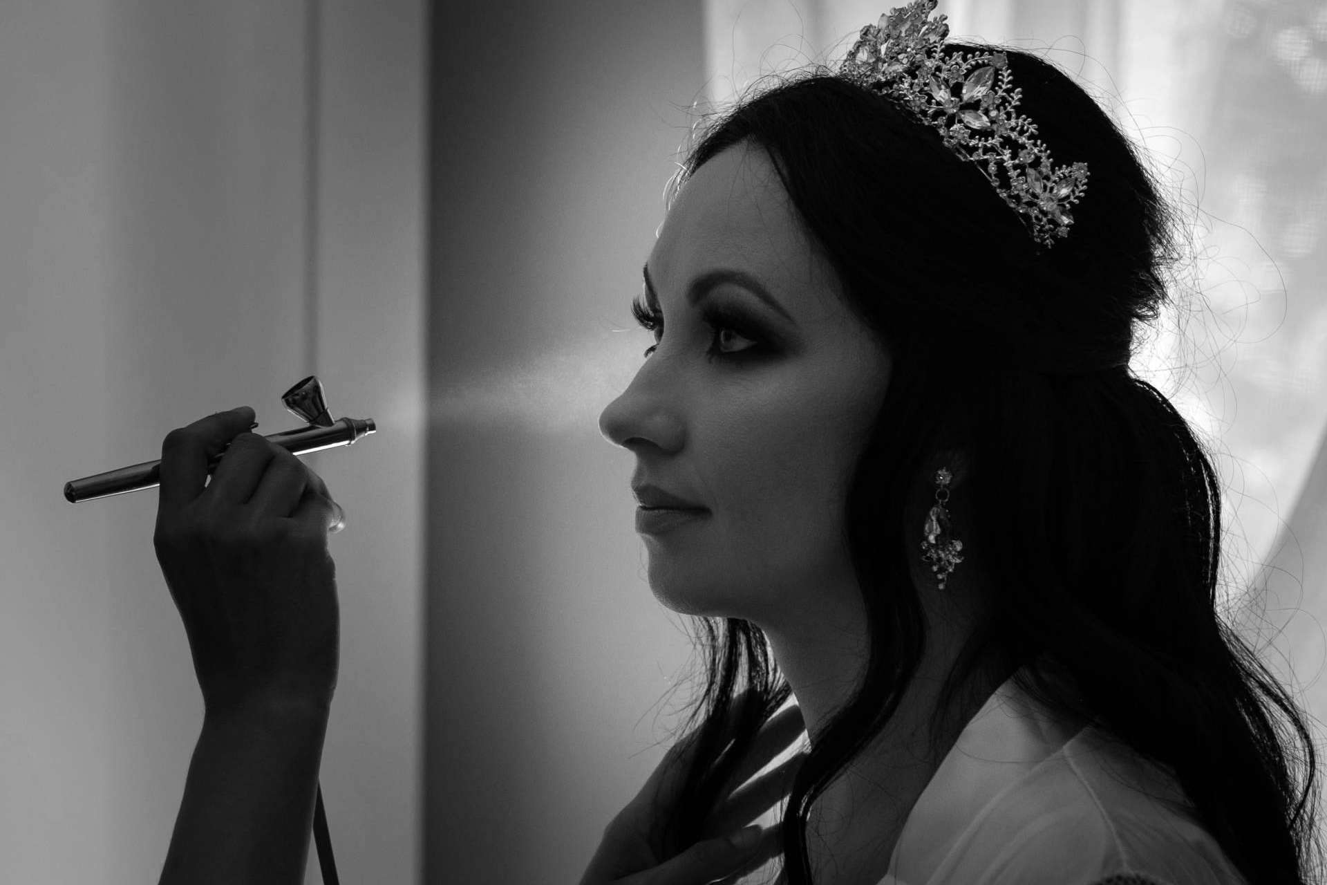 ¿Por qué el maquillaje con aerógrafo se ha convertido en la tendencia de las novias? Las claves de su éxito según Bárbara Montes