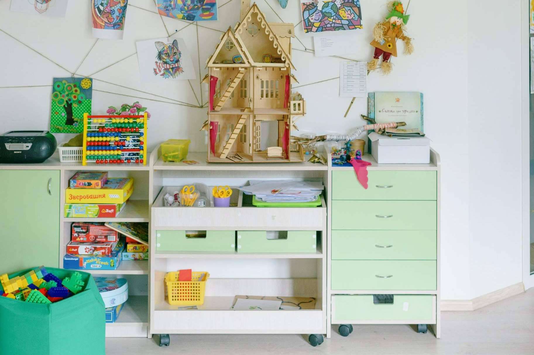 Para decorar una habitación infantil, Buychester ofrece muebles y diseños especiales