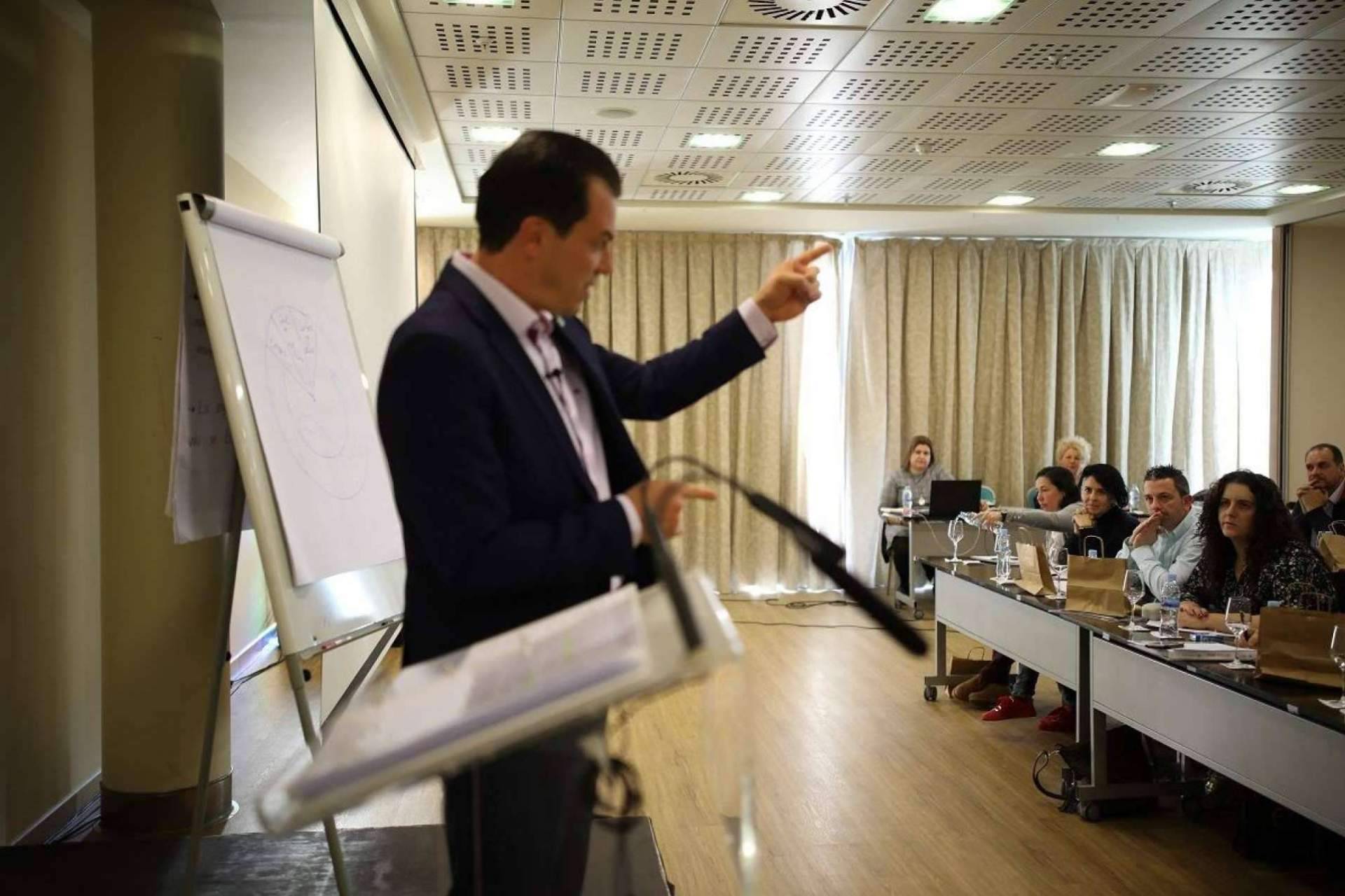 El sistema de ventas de José Piquer que enseña a vender y a tener una empresa en el mundo digital