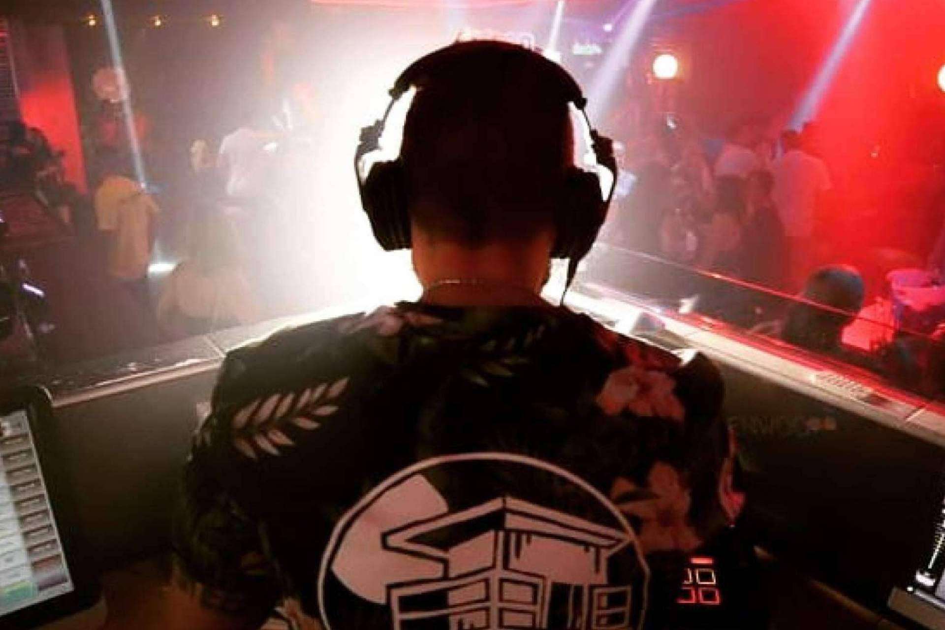 Contratar DJ y productor Paco Gómez para amenizar todo tipo de celebración o evento