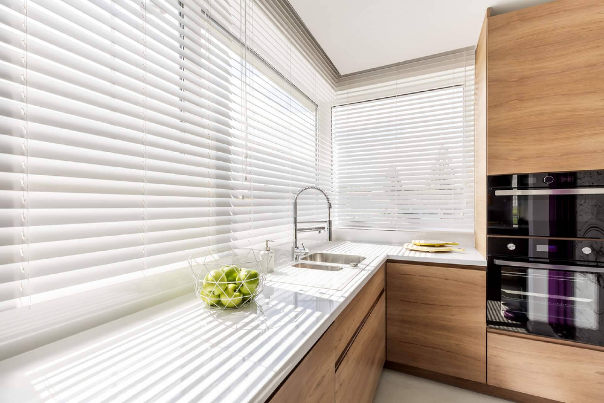 Luxury Poroject dispone de un amplio catálogo de cortinas venecianas para proteger el interior de los hogares