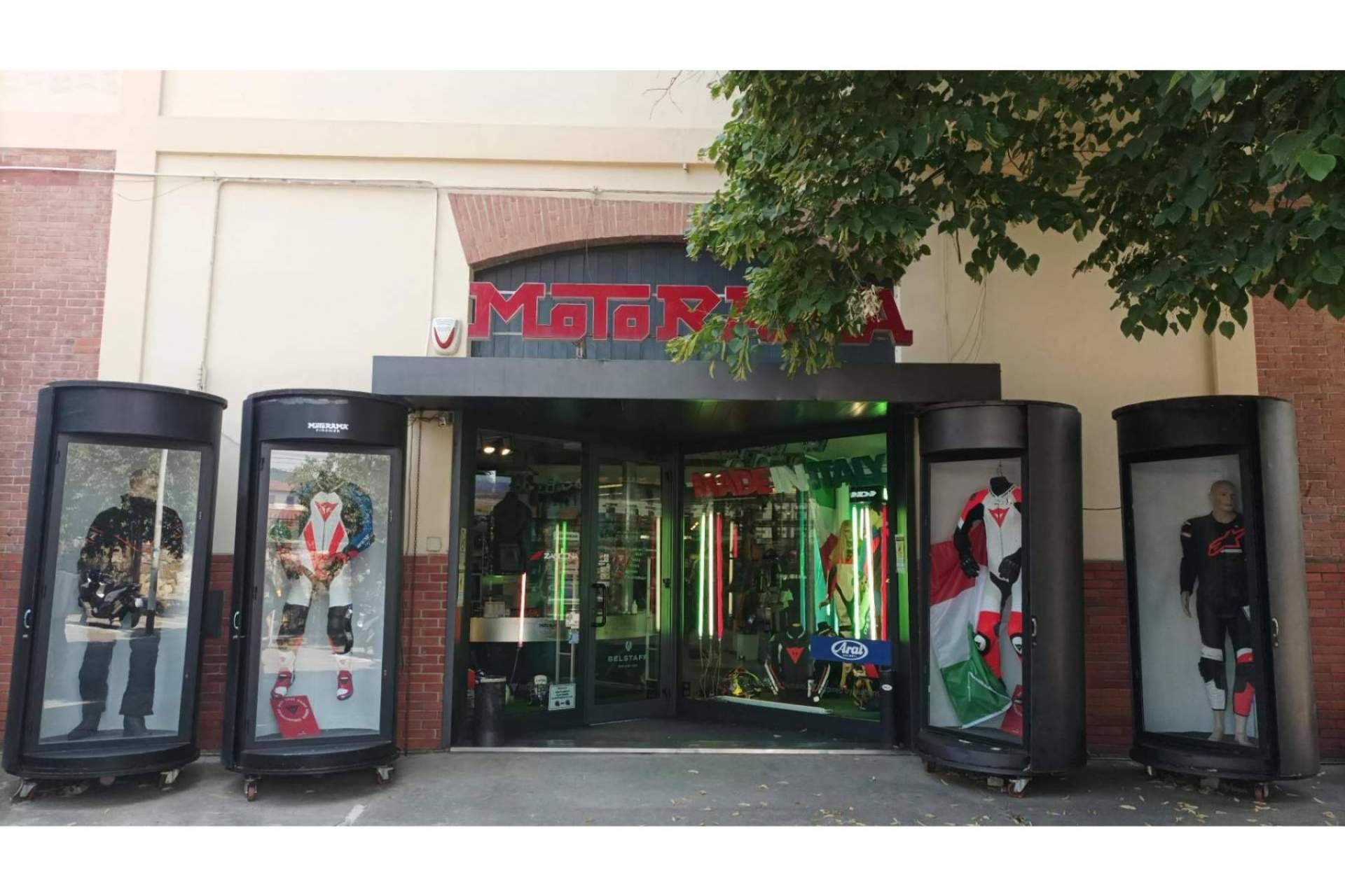 Motocard aterriza en la emblemática tienda física de Motorama en Florencia