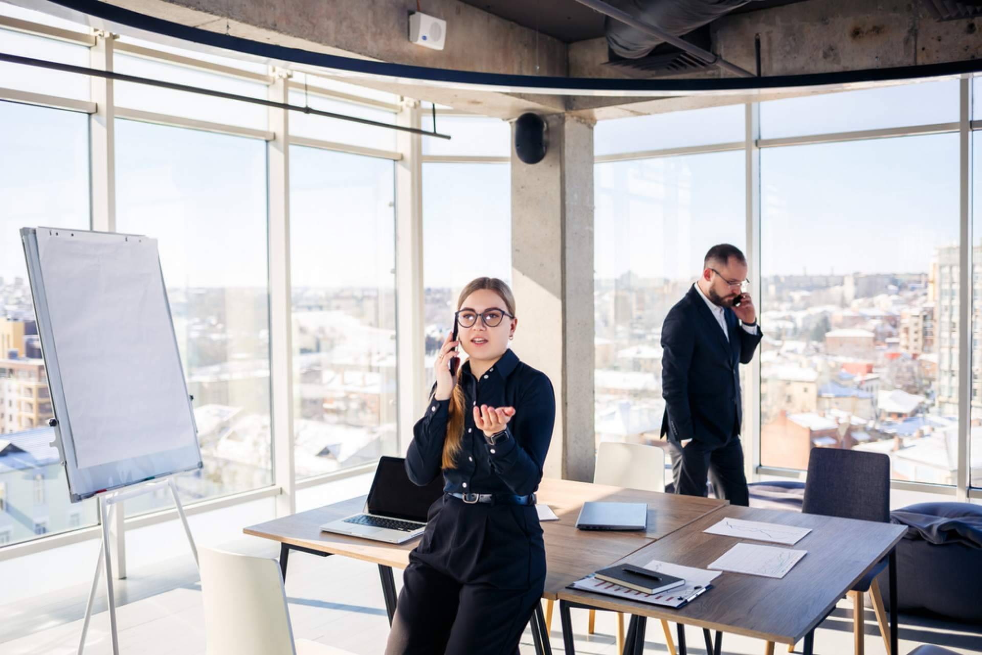 Diseño de oficinas para crear espacios idóneos para negociar, con la empresa Factory Oficina