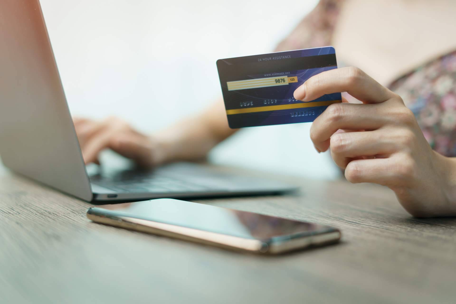 Los intereses y el funcionamiento de las tarjetas revolving de la mano de Dual Asociados