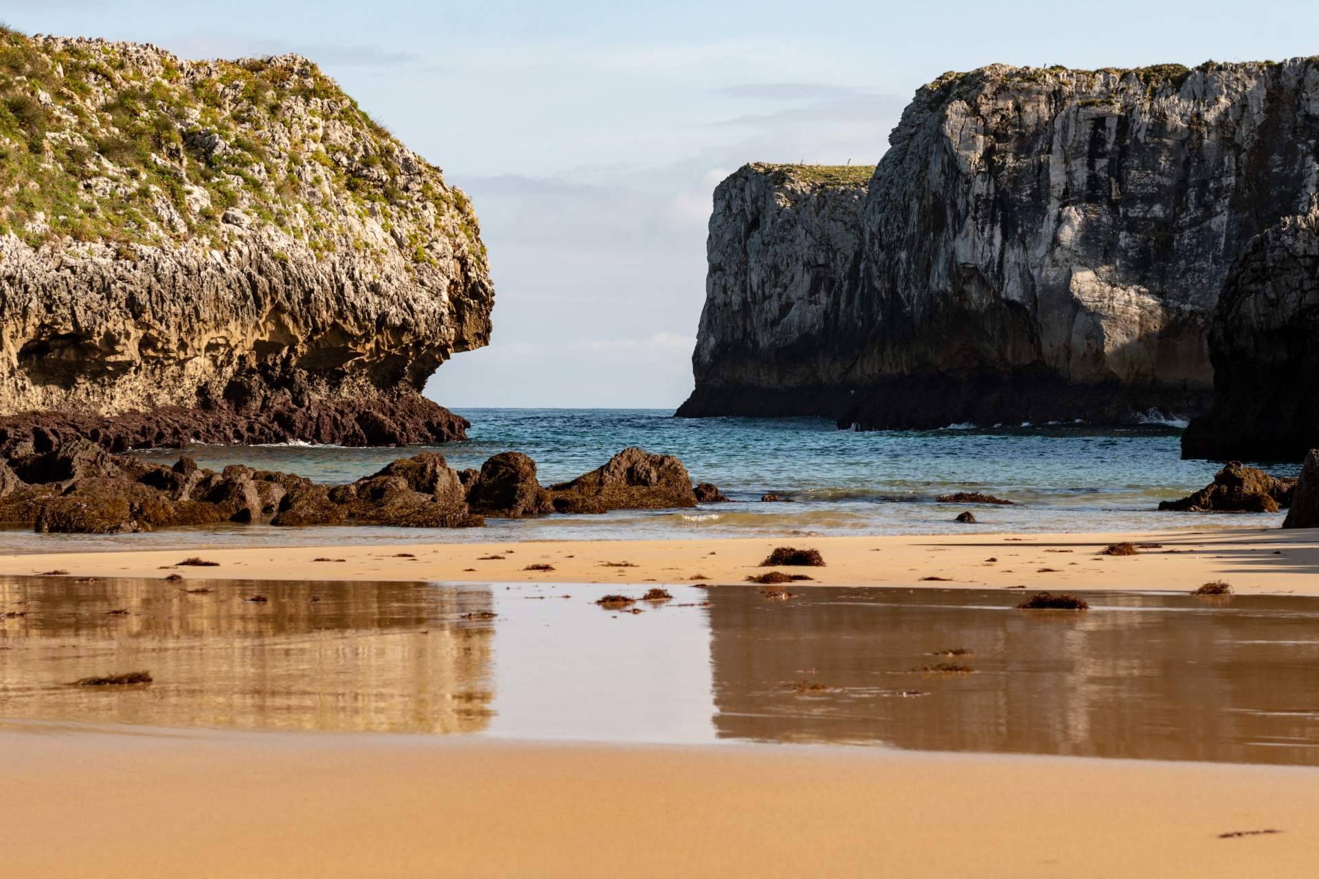 Descubrir las playas de la costa asturiana alojándose en el Hotel Rural Montesomao