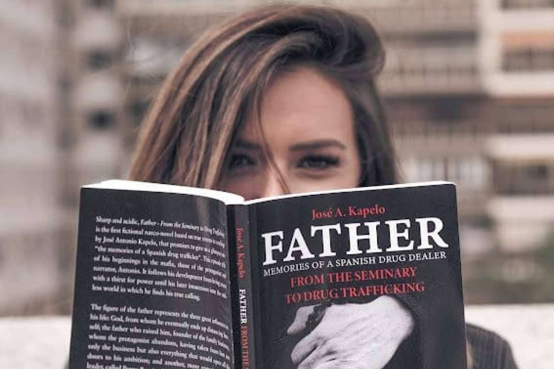 La edición en inglés e italiano de 'Padre', de Jose. A. Kapelo
