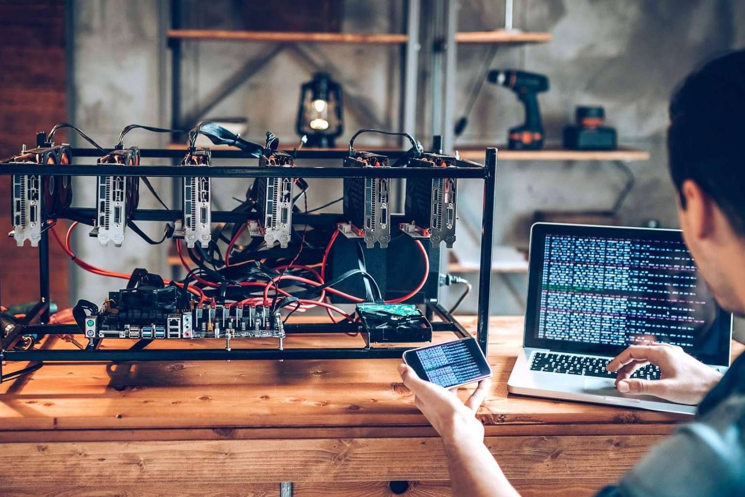 Reparación y mantenimiento de equipos de minería con los expertos de Mineros de Criptomonedas